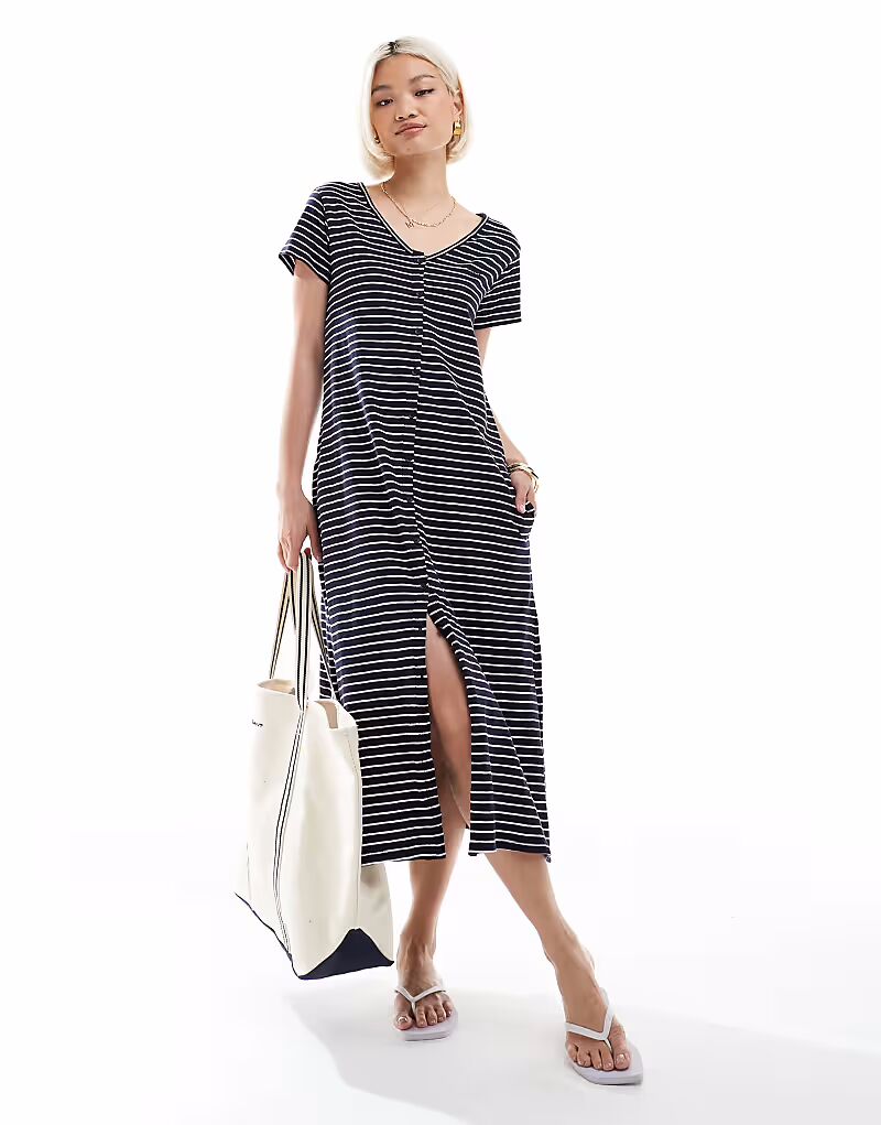 Платье миди Superdry с короткими рукавами на пуговицах из джерси в темно-синюю полоску
Платье миди Superdry с короткими рукавами на пуговицах из джерси в темно-синюю полоску