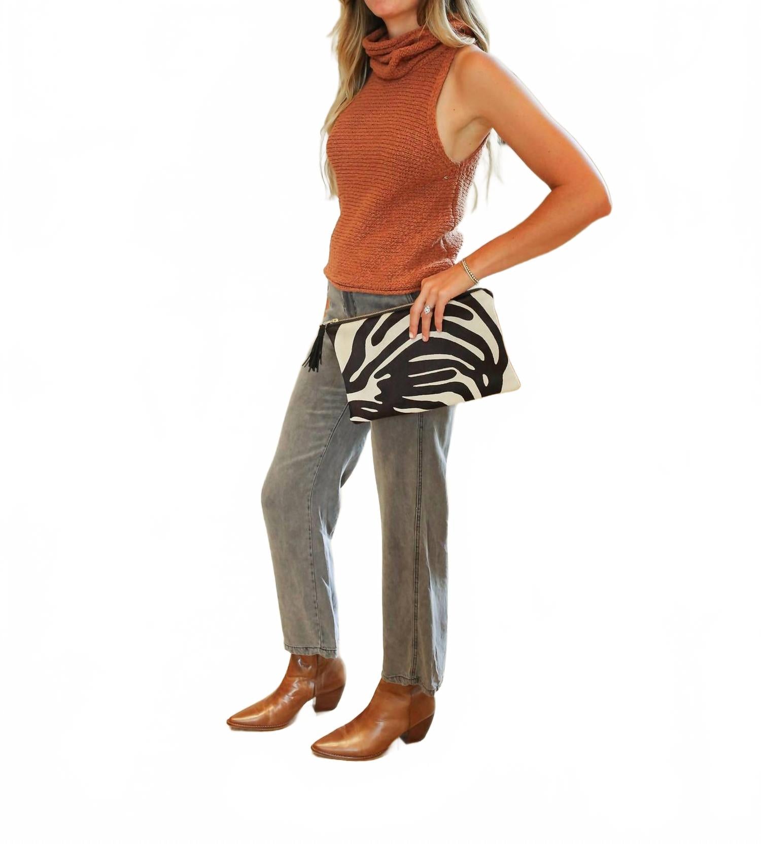 Клатч на молнии из верблюжьей шерсти Zebra Parker and Hyde, Zebra
Клатч на молнии из верблюжьей шерсти Zebra Parker and Hyde, Zebra