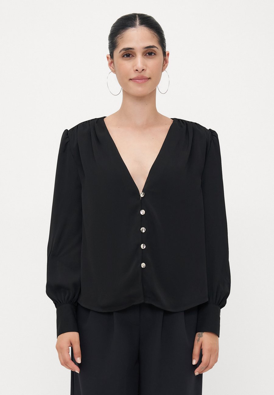 Блуза ONLY Petite ONLCATYTHALIA LIFE V NECK , Black
Блуза ONLY Petite ONLCATYTHALIA LIFE V NECK , Black