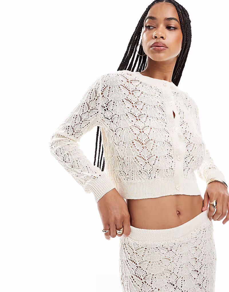 Вязаный кардиган крючком Miss Selfridge кремового цвета
Вязаный кардиган крючком Miss Selfridge кремового цвета