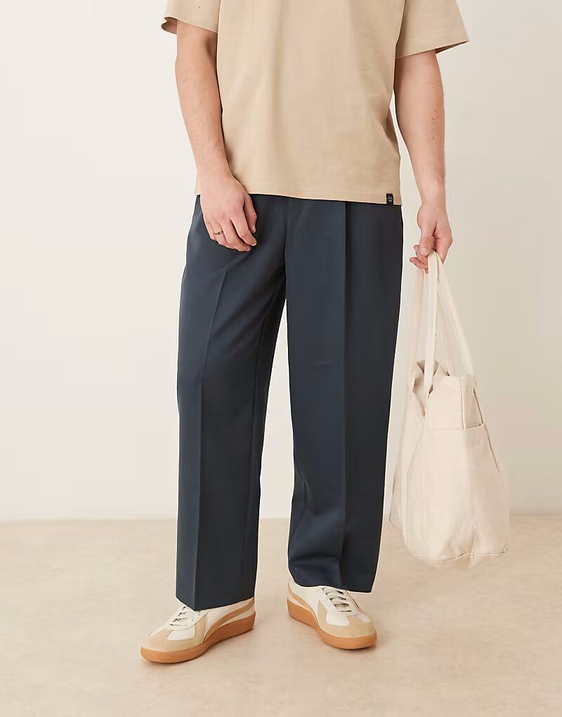 Брюки ASOS DESIGN строгий крой с защипами спереди темно-синего цвета
Брюки ASOS DESIGN строгий крой с защипами спереди темно-синего цвета