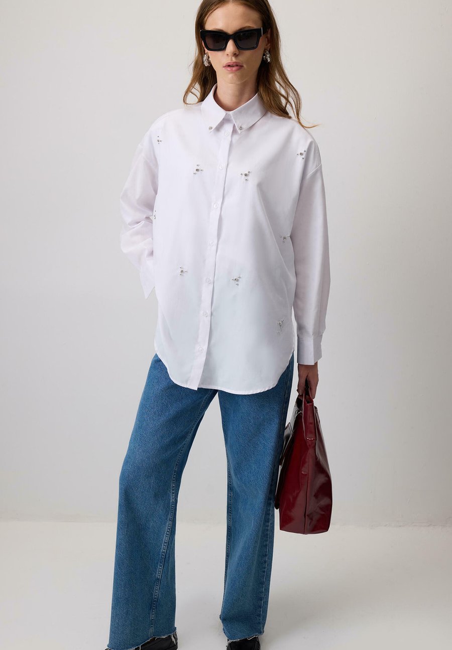Блуза Touché Privé Button-down blouse, White/White
Блуза Touché Privé Button-down blouse, White/White