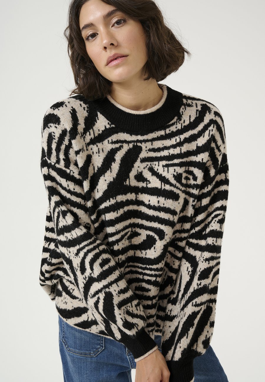 Джемпер Kaffe WILMA, Black Feather Animal Knit/Black
Джемпер Kaffe WILMA, Black Feather Animal Knit/Black