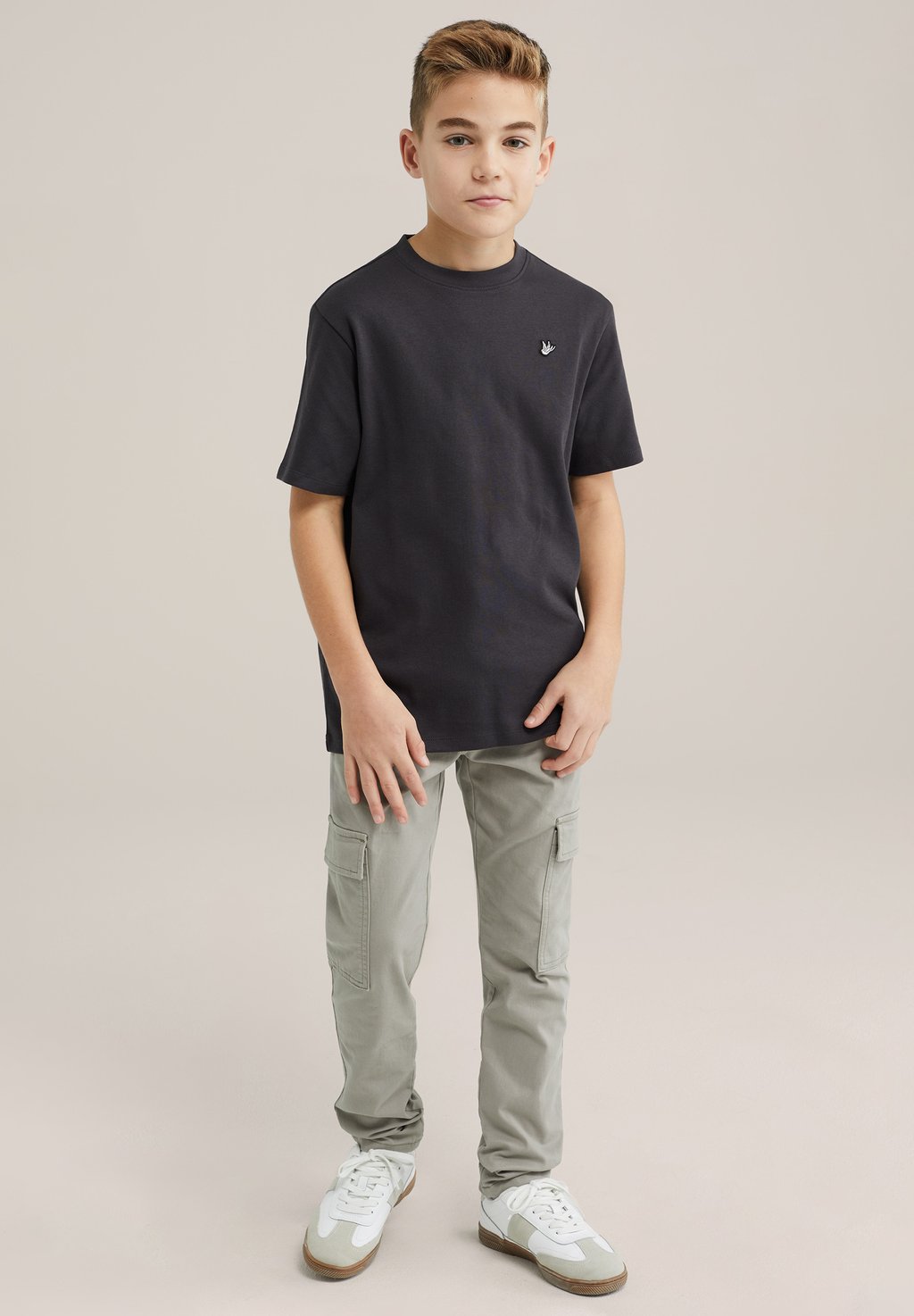 Базовая футболка WE Fashion, темно-серый
Базовая футболка WE Fashion, темно-серый