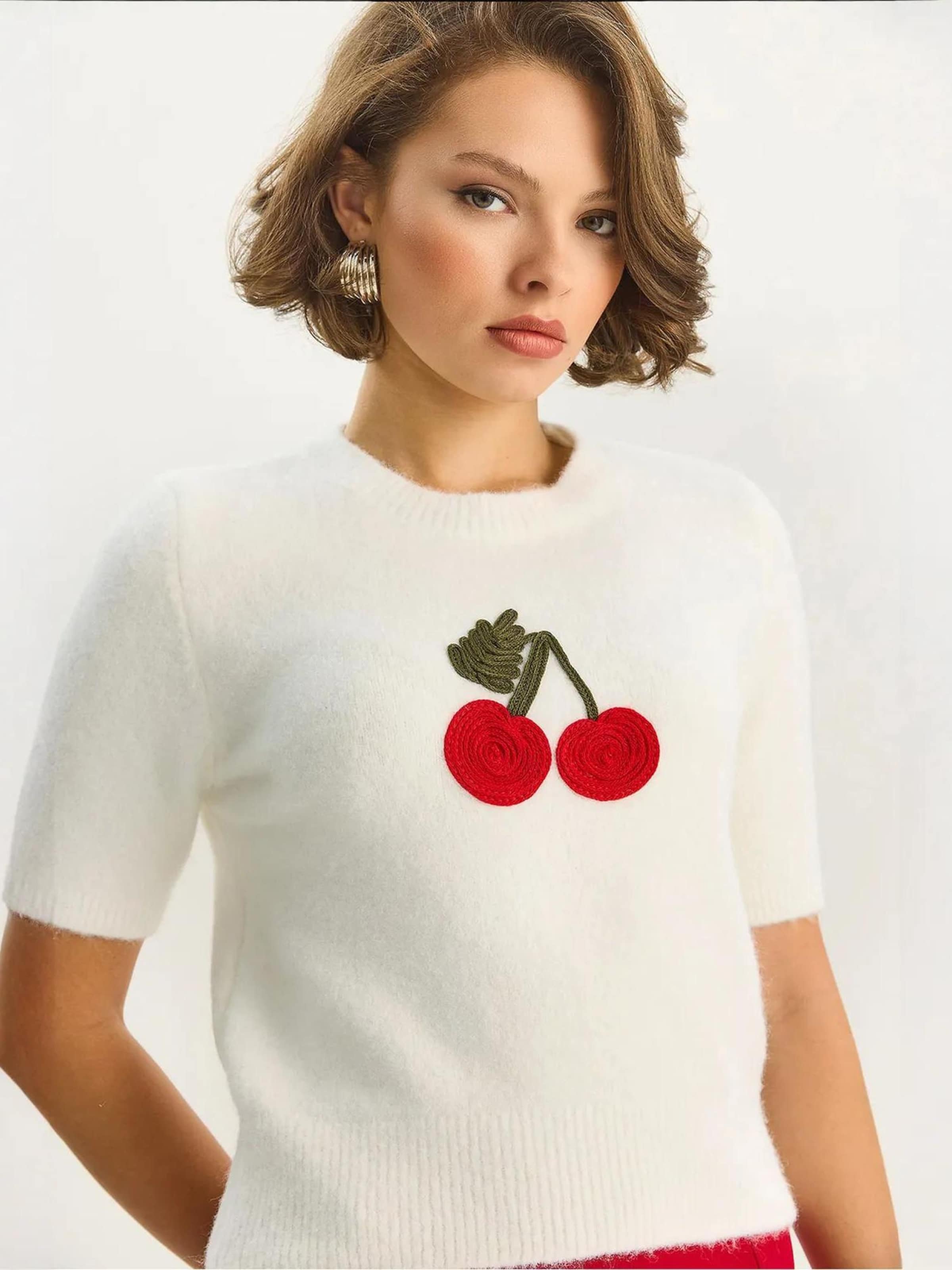 Bianco Lucci Свитер в белом цвете
Bianco Lucci Свитер в белом цвете