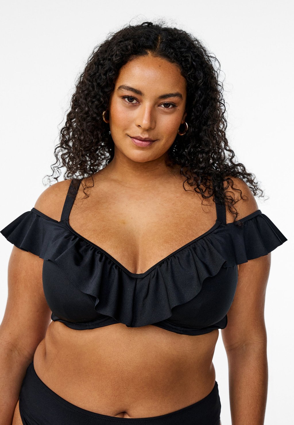 Верх бикини MIT RÜSCHEN UND BÜGEL Zizzi, черный
Верх бикини MIT RÜSCHEN UND BÜGEL Zizzi, черный