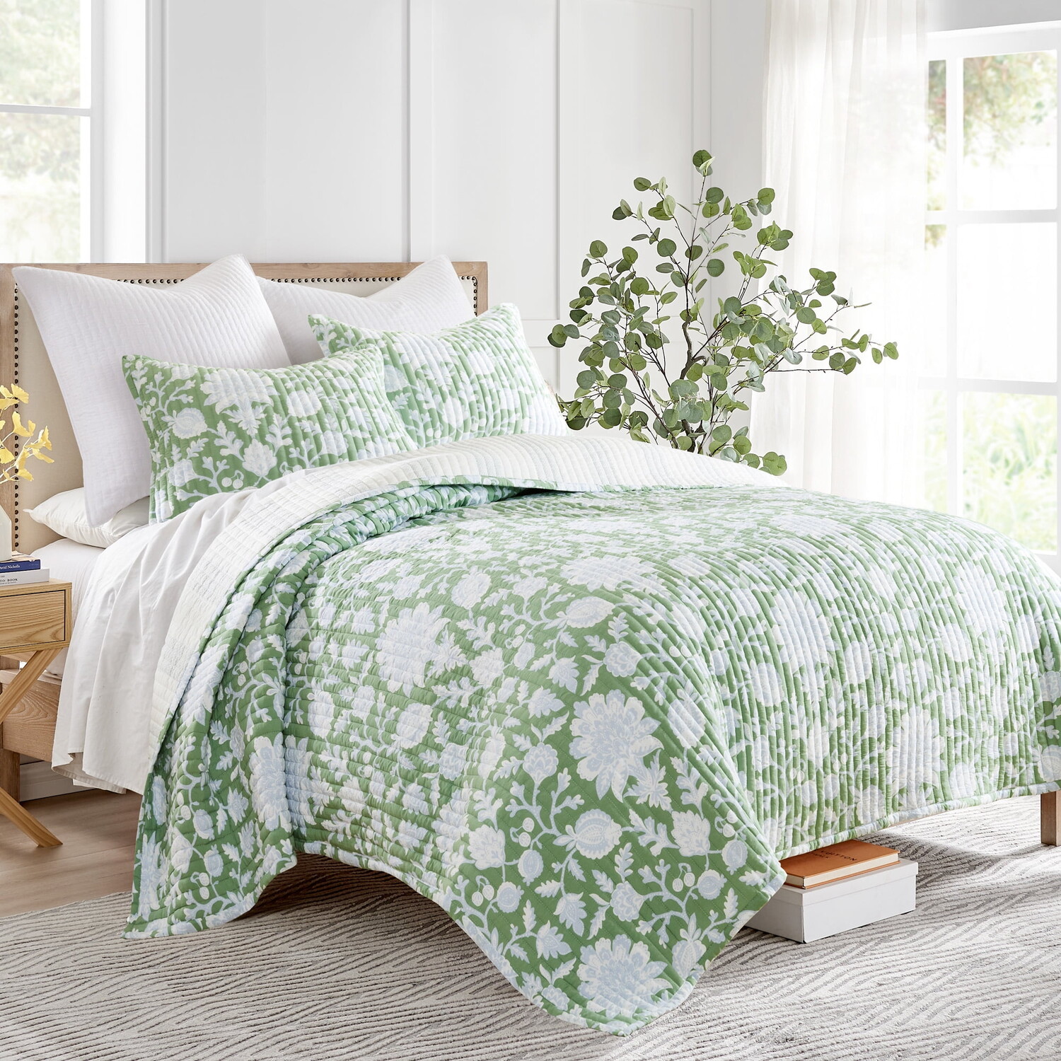 Комплект одеяло и подушки с цветочным принтом Levtex Home Evelyn Jacobean, зеленый
Комплект одеяло и подушки с цветочным принтом Levtex Home Evelyn Jacobean, зеленый