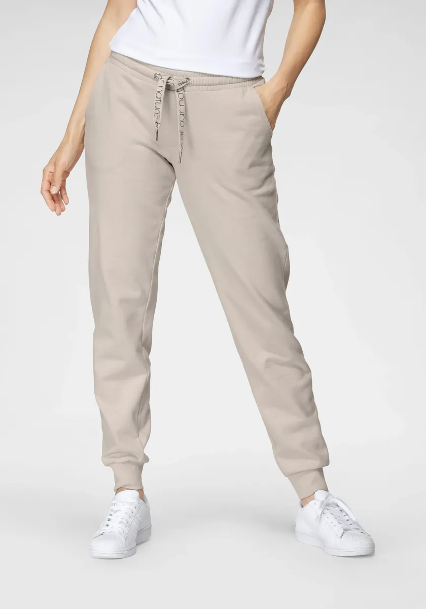 Спортивные брюки OTTO Products, сертифицированные GOTS, изготовлены из органического хлопка, бежевый
Спортивные брюки OTTO Products, сертифицированные GOTS, изготовлены из органического хлопка, бежевый