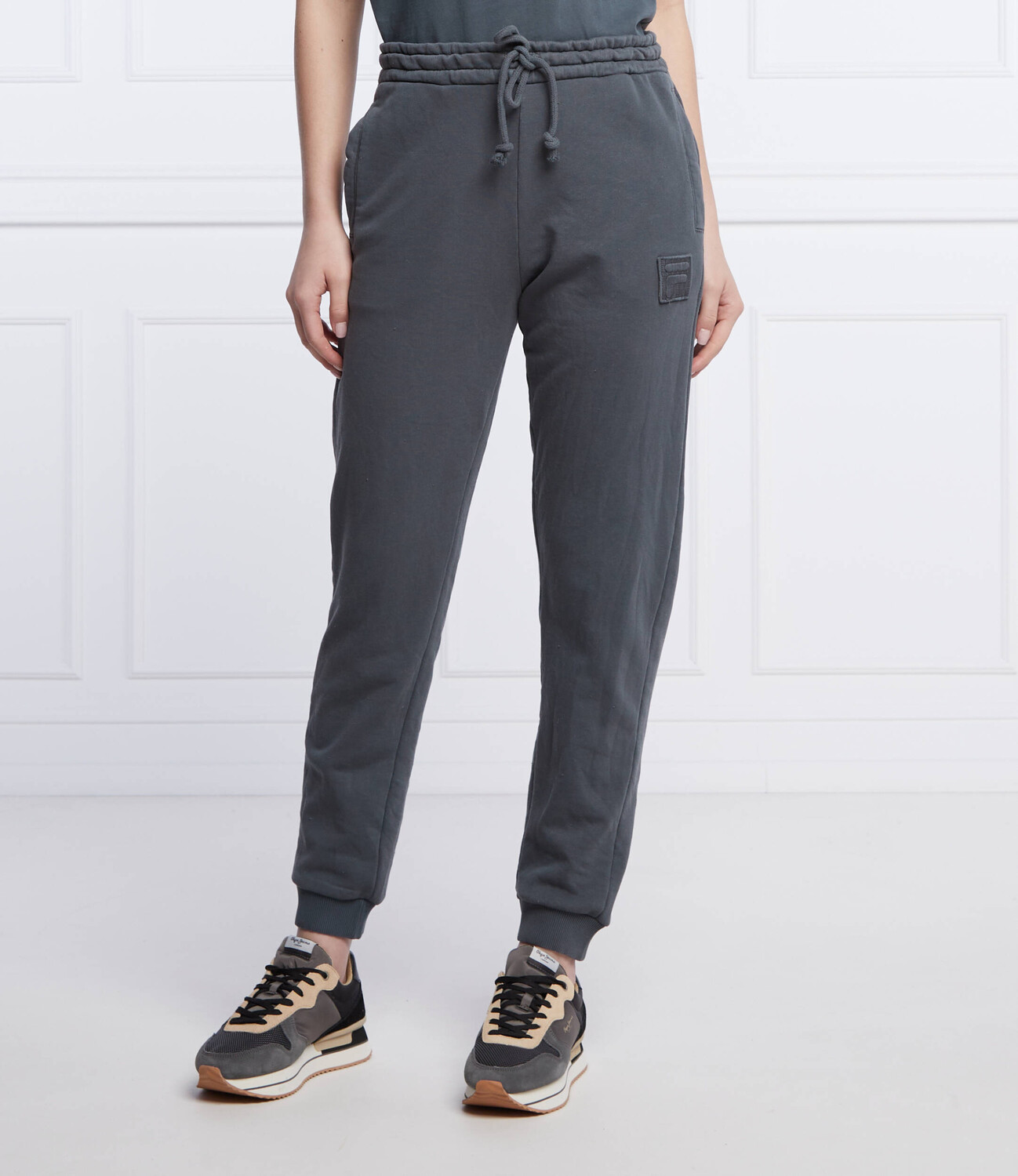 Спортивные брюки FILA bastogne regular fit, цвет grafite
Спортивные брюки FILA bastogne regular fit, цвет grafite