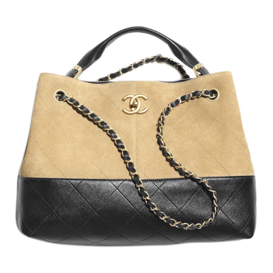 CHANEL Бежево-черная замшевая сумка-шоппер с золотой фурнитурой
CHANEL Бежево-черная замшевая сумка-шоппер с золотой фурнитурой