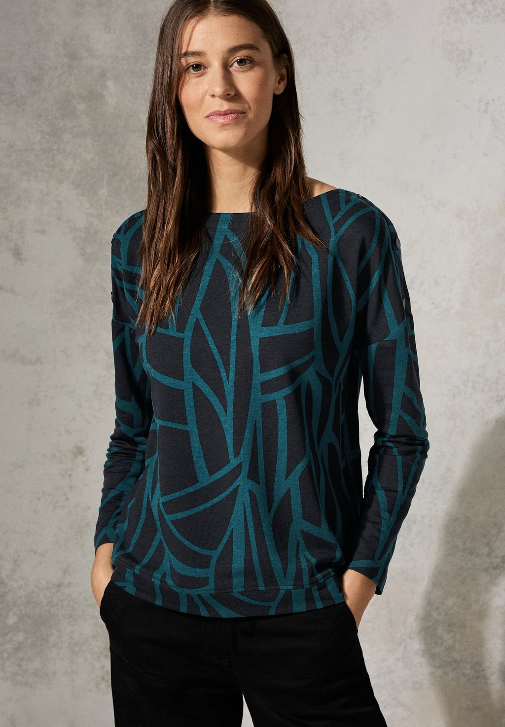 Топ с длинными рукавами MIT KNÖPFEN Cecil, черный
Топ с длинными рукавами MIT KNÖPFEN Cecil, черный