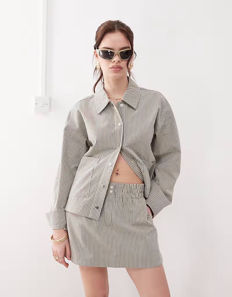 Рубашка в серую полоску Noisy May
Рубашка в серую полоску Noisy May