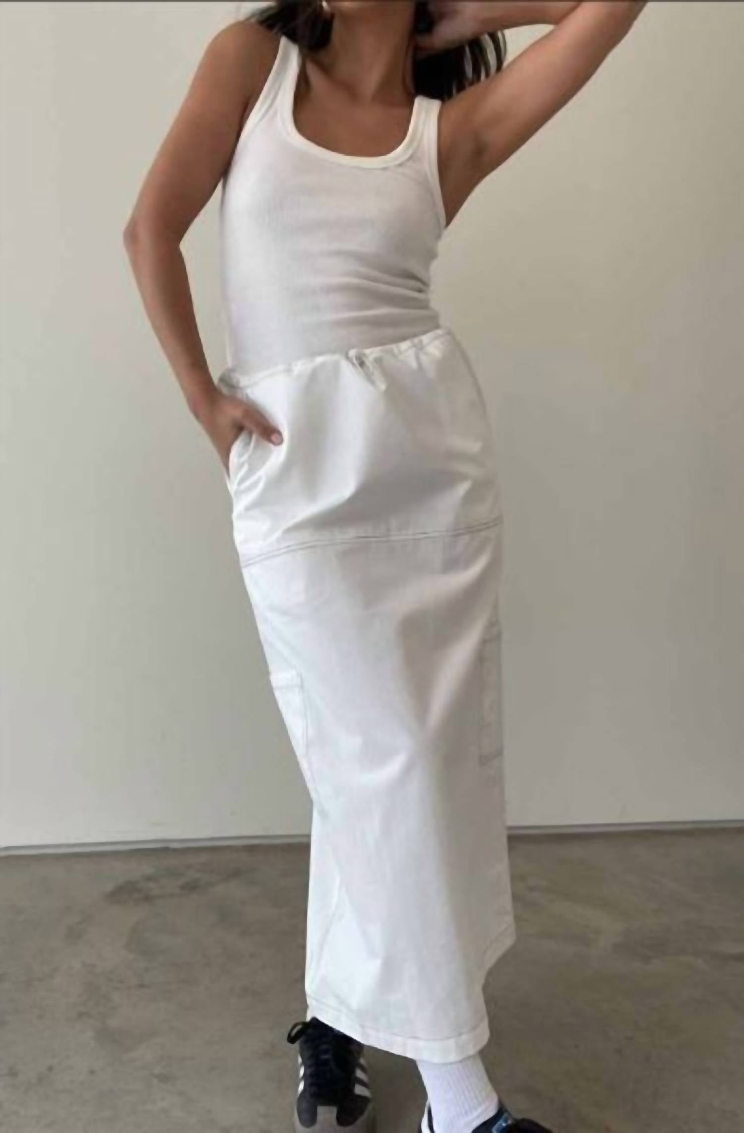 Белая макси-юбка с контрастной строчкой и карманами Et Clet
Белая макси-юбка с контрастной строчкой и карманами Et Clet