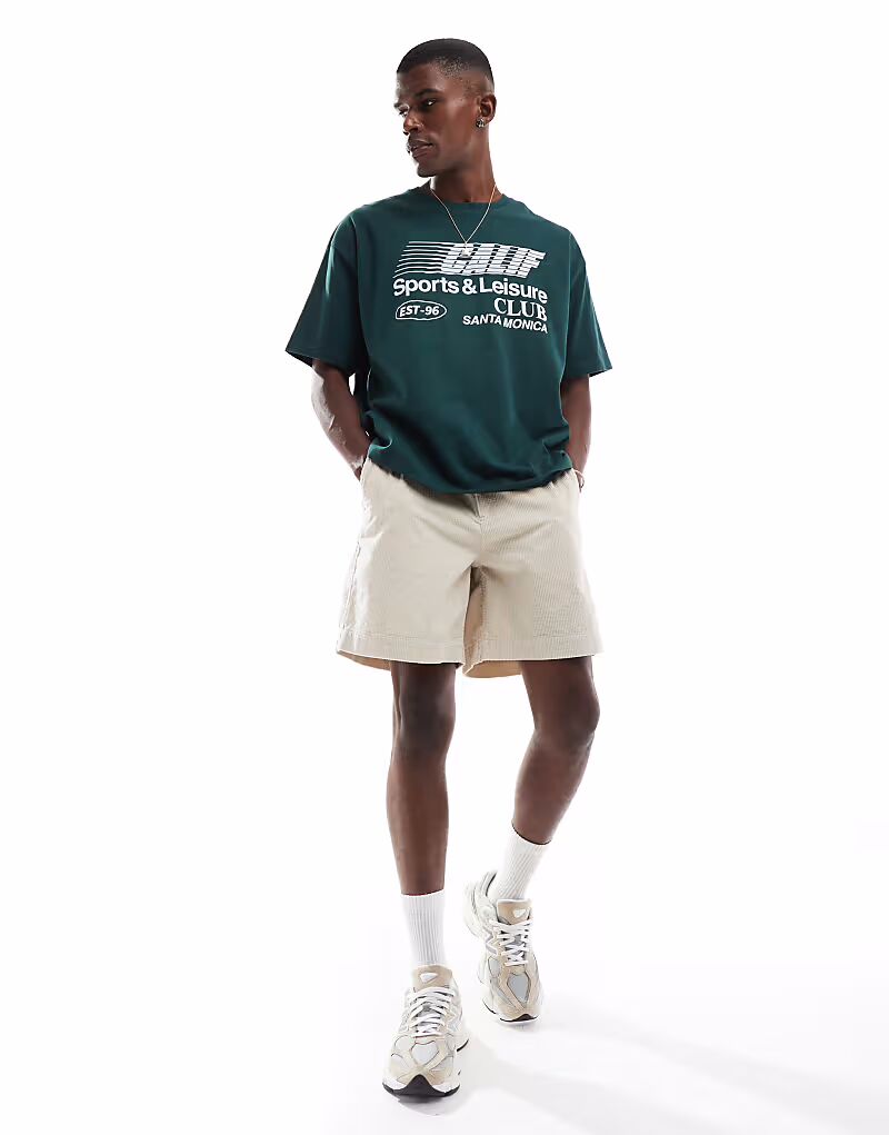 Вельветовые шорты ASOS DESIGN бежевого цвета с нашивкой в стиле рабочей одежды 
Вельветовые шорты ASOS DESIGN бежевого цвета с нашивкой в стиле рабочей одежды