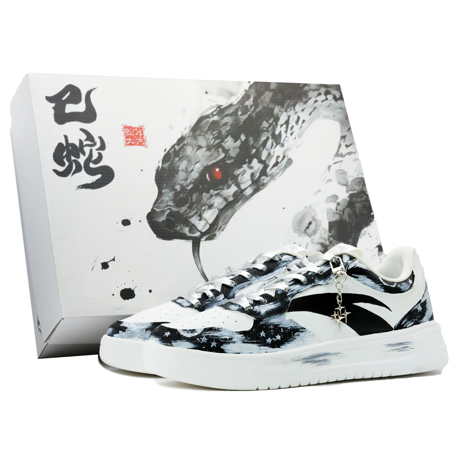 ANTA Расслабленные амортизирующие износостойкие низкие скейтерские кроссовки мужские черно-белые - Звездная карта (змеиный подарочный бокс), цвет Star Map (Snake Gift Box)
ANTA Расслабленные амортизирующие износостойкие низкие скейтерские кроссовки мужские черно-белые - Звездная карта (змеиный подарочный бокс), цвет Star Map (Snake Gift Box)