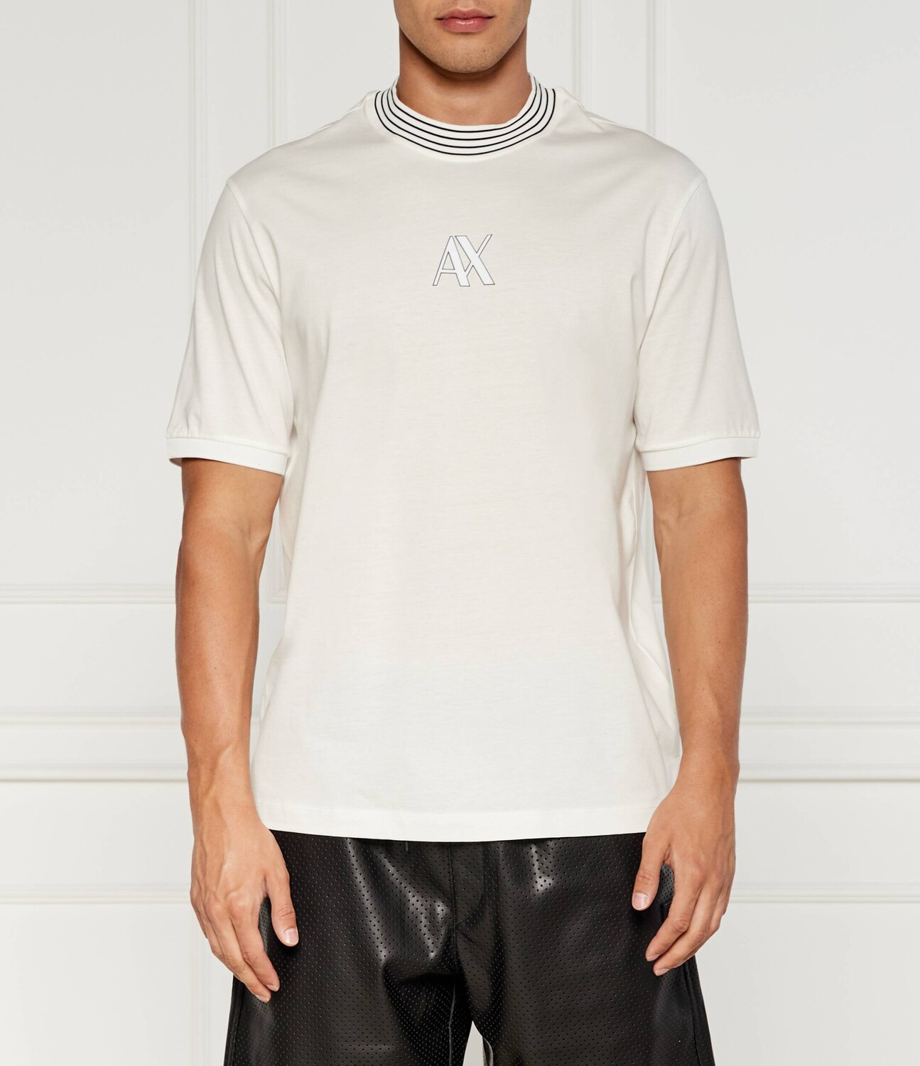Футболка Armani Exchange Regular Fit, белый
Футболка Armani Exchange Regular Fit, белый