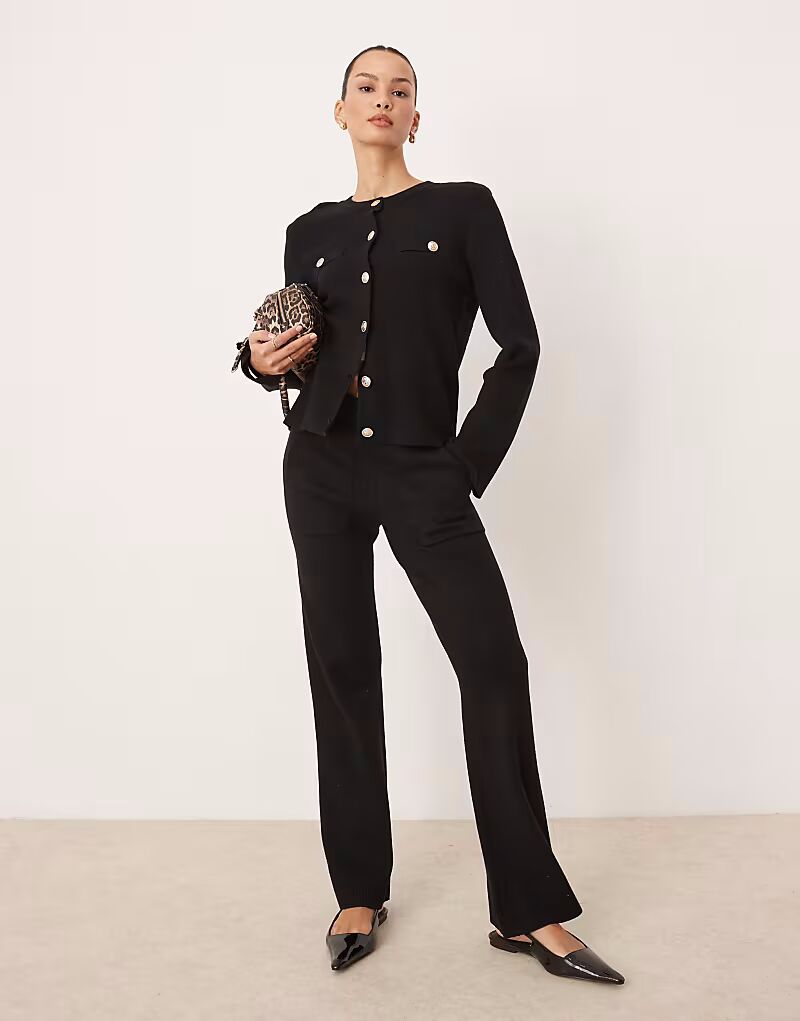 Трикотажные брюки YAS с карманом черного цвета
Трикотажные брюки YAS с карманом черного цвета