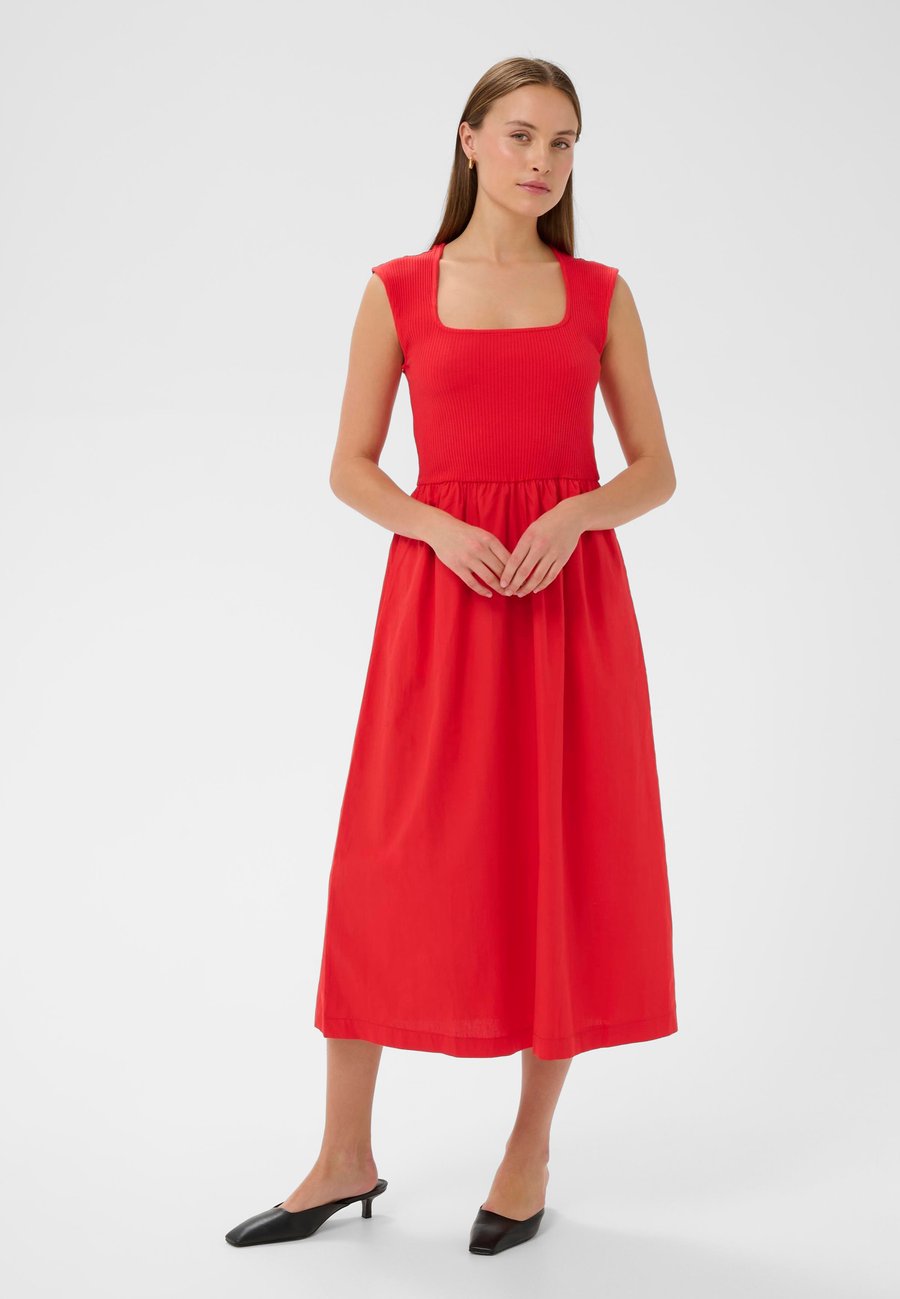 Платье Soaked in Luxury SIMONE PHOEBE , Goji Berry/Red
Платье Soaked in Luxury SIMONE PHOEBE , Goji Berry/Red