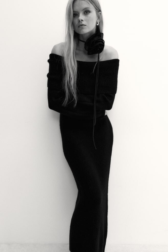 Платье тонкой вязки с открытыми плечами H&M, черный
Платье тонкой вязки с открытыми плечами H&M, черный