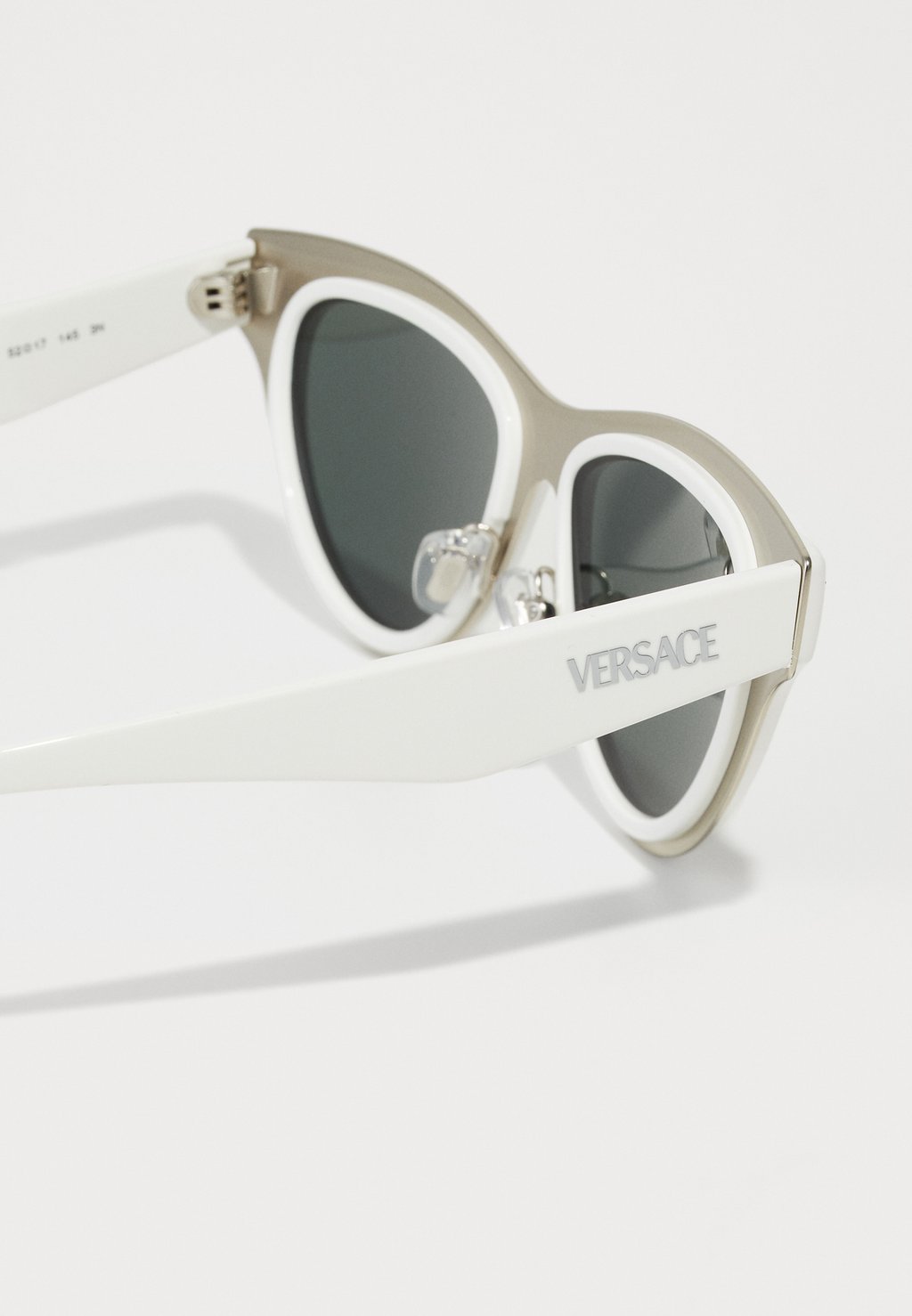 Солнцезащитные очки Versace, белый
Солнцезащитные очки Versace, белый