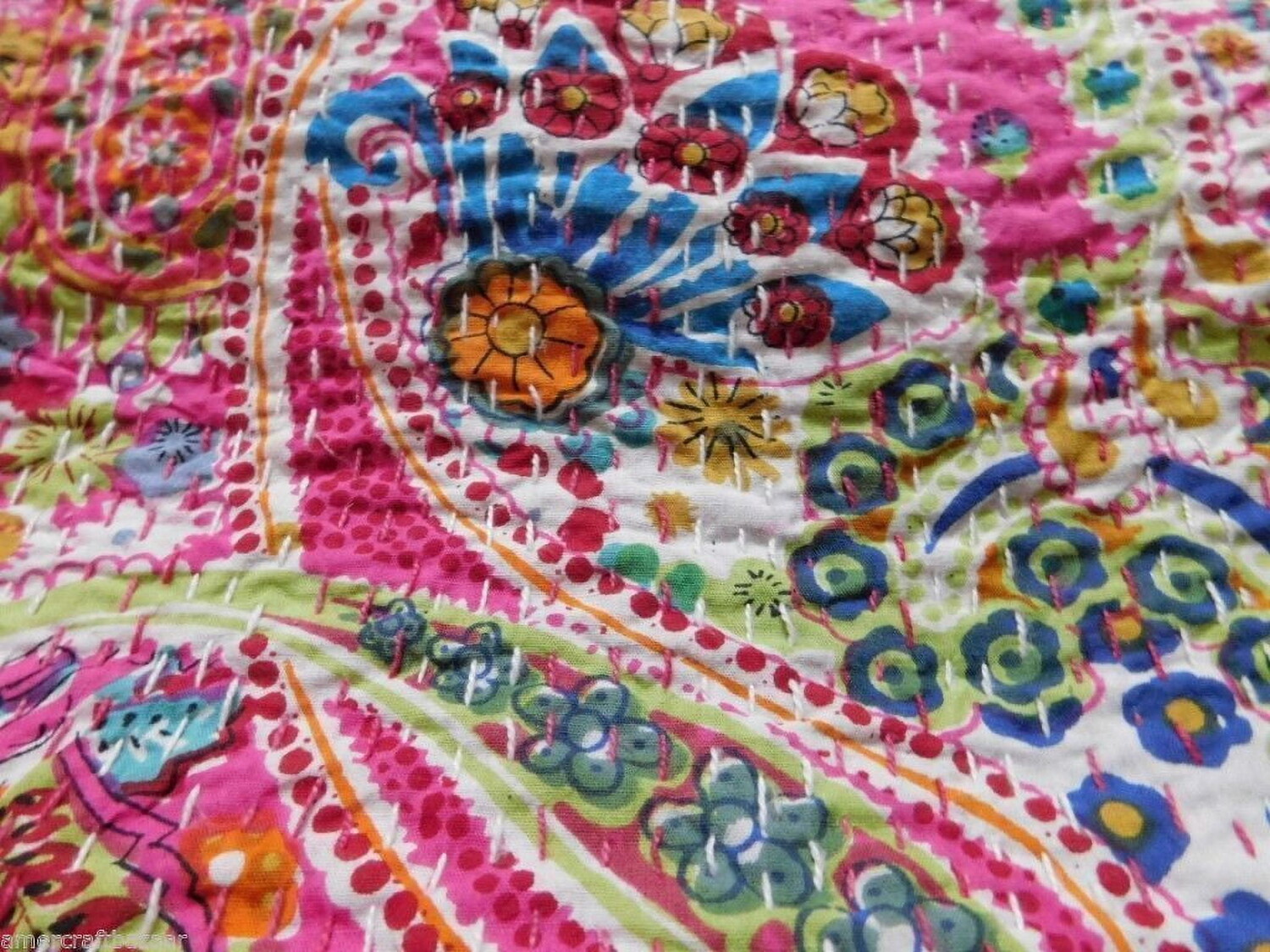 Одеяло винтажное с индийским принтом пейсли Kantha Ramdev Handicraft, розовый
Одеяло винтажное с индийским принтом пейсли Kantha Ramdev Handicraft, розовый
