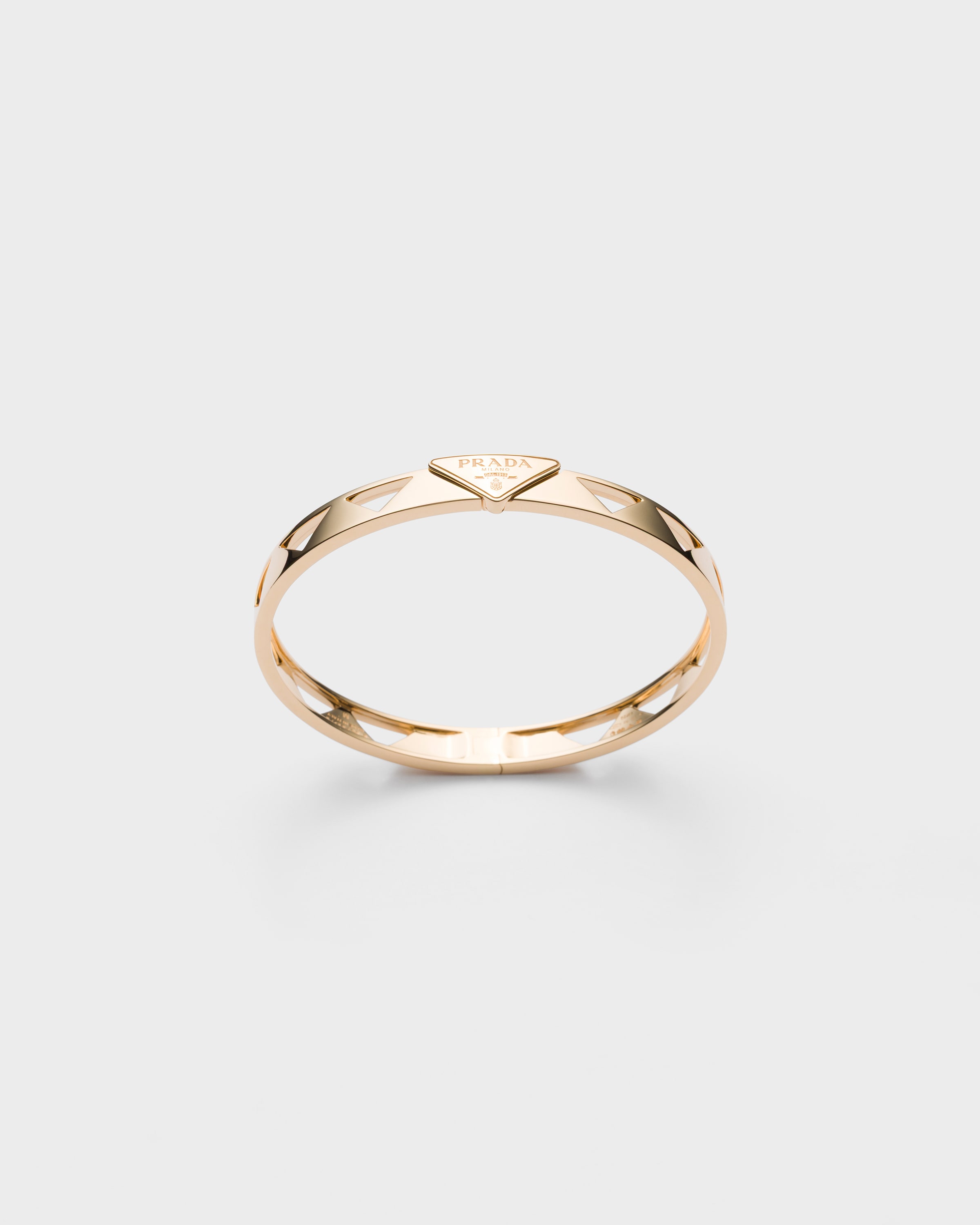 Жесткий браслет Eternal Gold с вырезами из желтого золота Prada, золото
Жесткий браслет Eternal Gold с вырезами из желтого золота Prada, золото