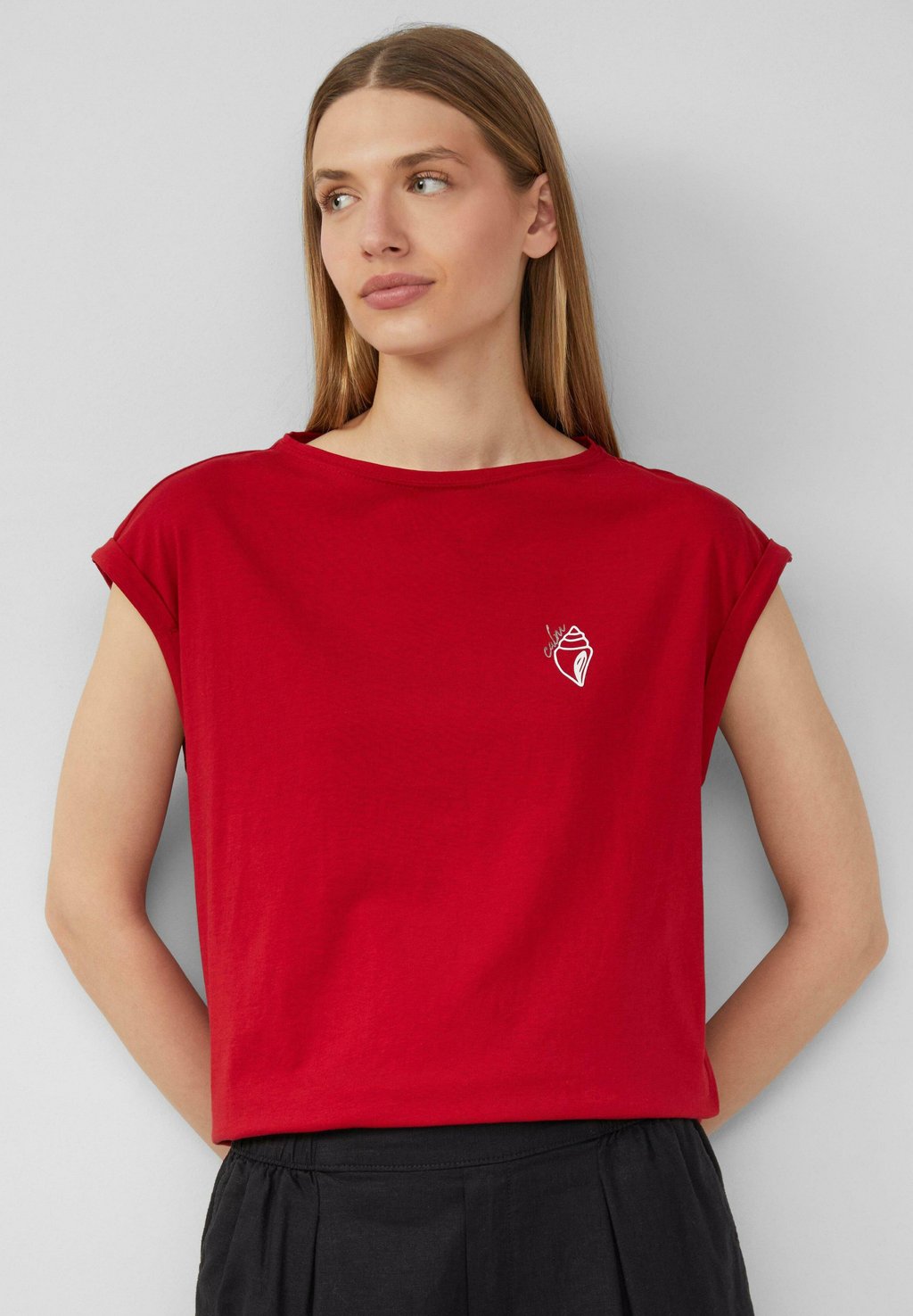 Футболка с принтом MIT UND ÜBERSCHNITTENEN SCHULTERN s.Oliver, красный
Футболка с принтом MIT UND ÜBERSCHNITTENEN SCHULTERN s.Oliver, красный