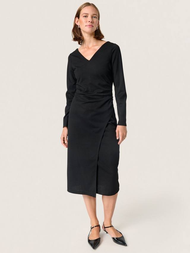 Коктейльное платье bea с v-образным вырезом Soaked In Luxury, черный
Коктейльное платье bea с v-образным вырезом Soaked In Luxury, черный