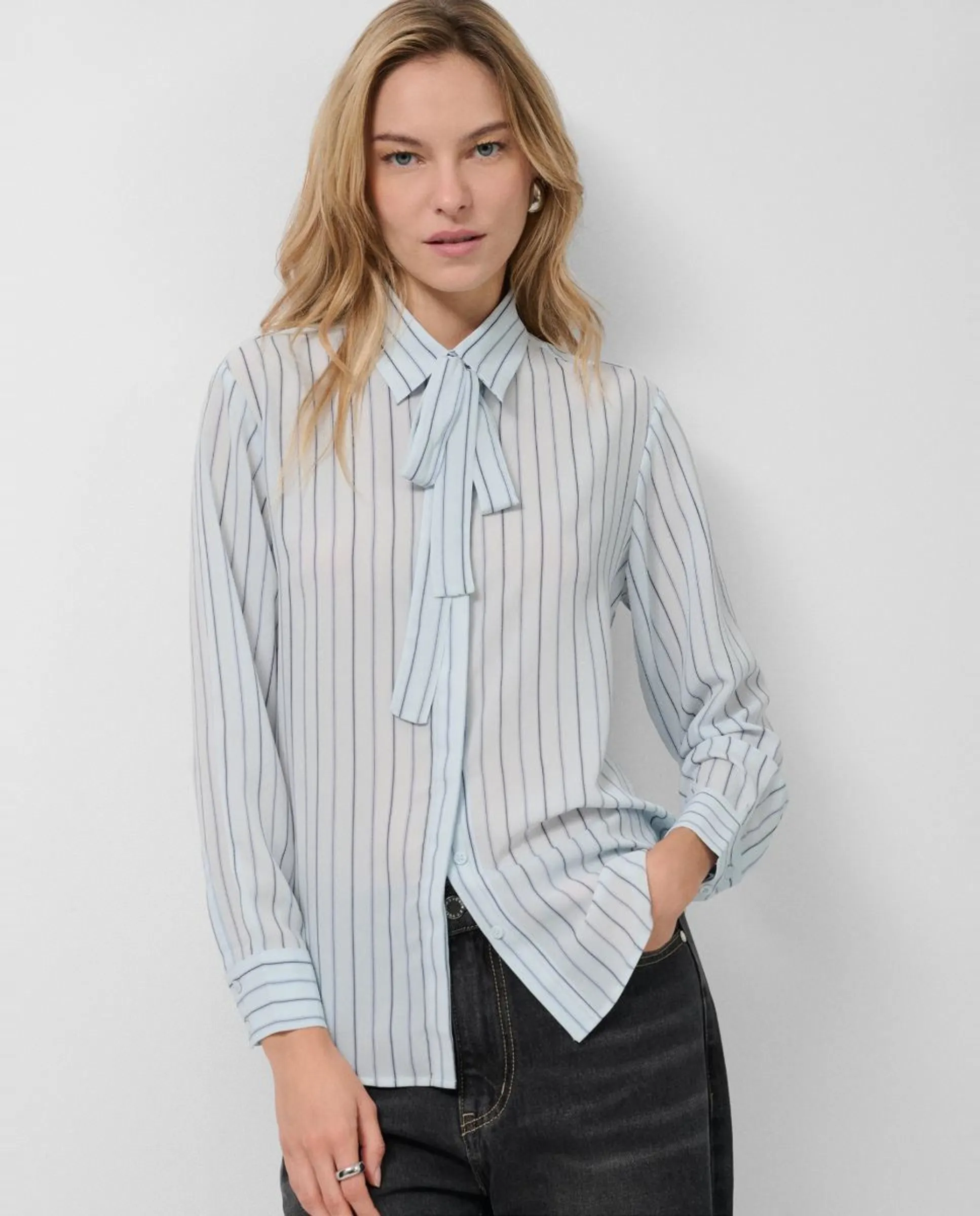 Женская блузка с завязками на воротнике Roberto Verino, бирюзовый
Женская блузка с завязками на воротнике Roberto Verino, бирюзовый