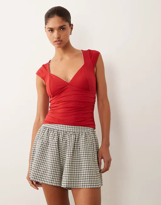 Красный топ с вырезом в форме сердца и встроенным бюстгальтером Abercrombie & Fitch
Красный топ с вырезом в форме сердца и встроенным бюстгальтером Abercrombie & Fitch