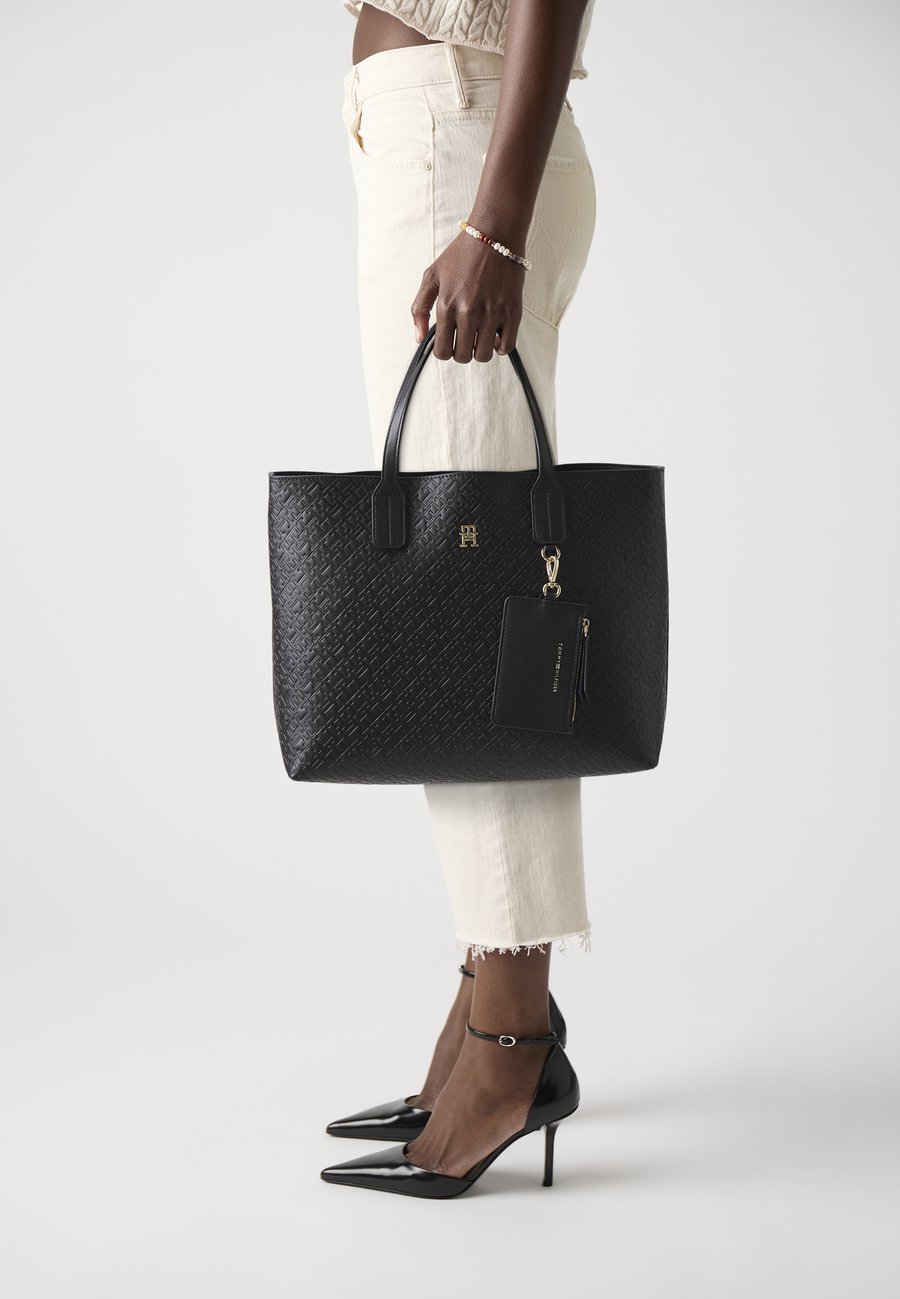 Сумка-шоппер Tommy Hilfiger ICON SATCHEL MONO, Black
Сумка-шоппер Tommy Hilfiger ICON SATCHEL MONO, Black