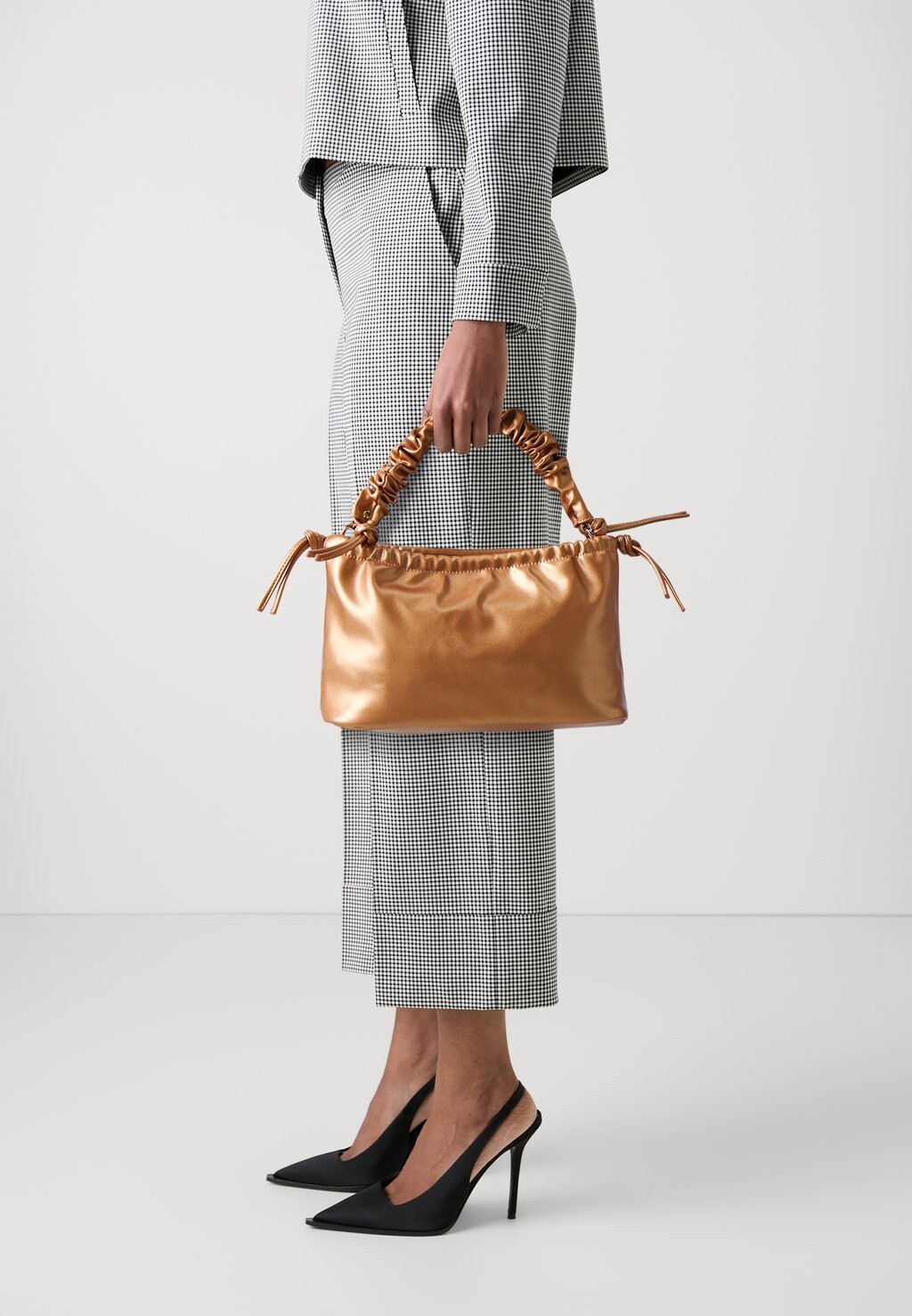 Сумочка ARCADIA SHINY STRUCTURE HVISK, медь
Сумочка ARCADIA SHINY STRUCTURE HVISK, медь