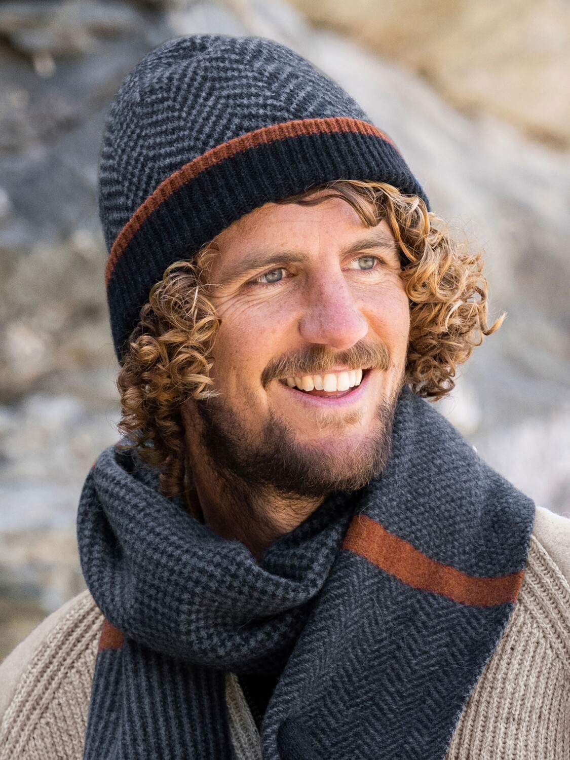 Шапка-бини Celtic & Co. из овечьей шерсти с шевроном, темно-синяя
Шапка-бини Celtic & Co. из овечьей шерсти с шевроном, темно-синяя