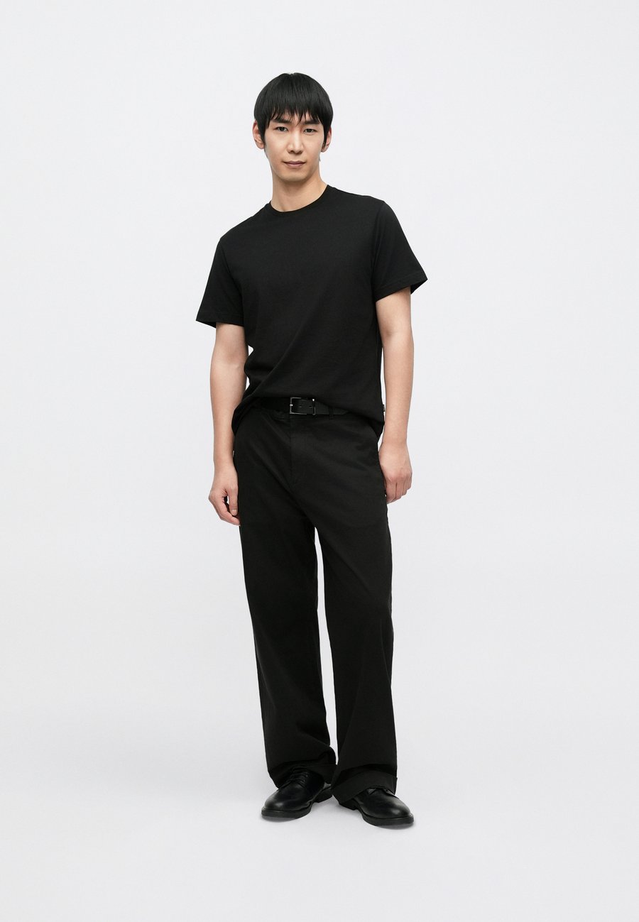 Футболка Guess Jeans TEE 3 PACK, Jet Black/Black, Черный, Футболка Guess Jeans TEE 3 PACK, Jet Black/Black
Футболка Guess Jeans TEE 3 PACK, Jet Black/Black, Черный, Футболка Guess Jeans TEE 3 PACK, Jet Black/Black
