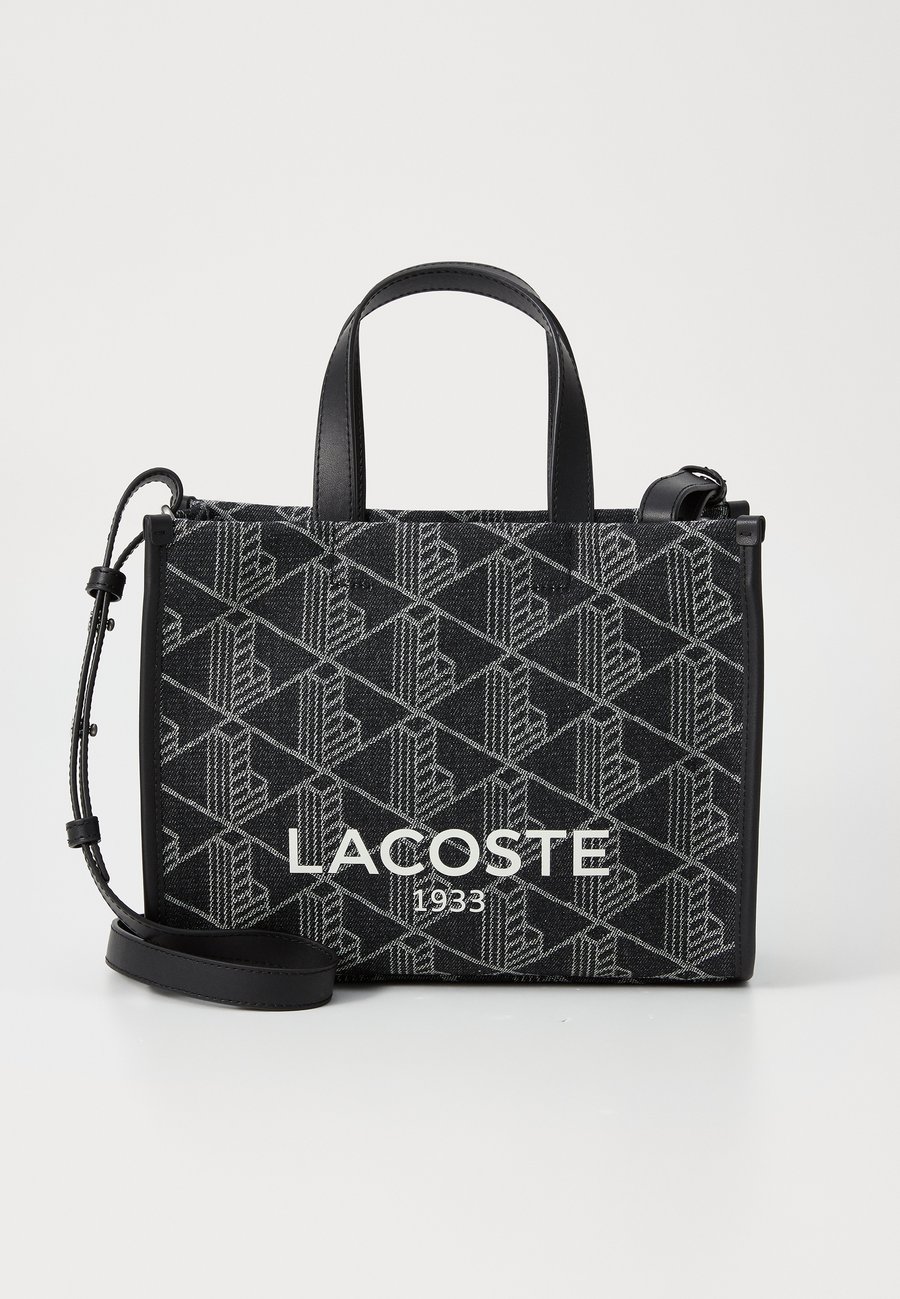 Сумка-шоппер Lacoste SHOPPING BAG, Mono Jacquard Denim Noir/Dark-Blue Denim
Сумка-шоппер Lacoste SHOPPING BAG, Mono Jacquard Denim Noir/Dark-Blue Denim