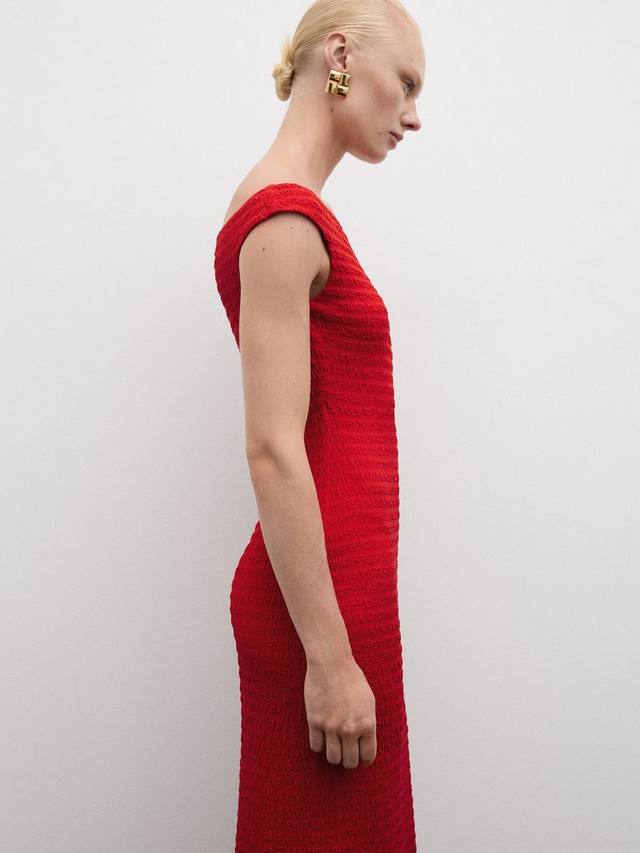 Текстурированное платье миди fresa с открытыми плечами Mango, красный
Текстурированное платье миди fresa с открытыми плечами Mango, красный