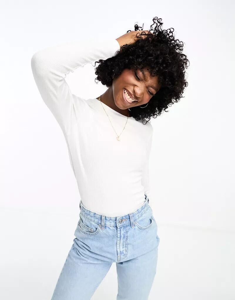 Белая футболка в рубчик с длинными рукавами Vero Moda
Белая футболка в рубчик с длинными рукавами Vero Moda