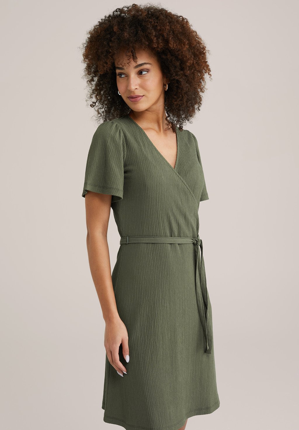 Повседневное платье WE Fashion, цвет Army Green
Повседневное платье WE Fashion, цвет Army Green