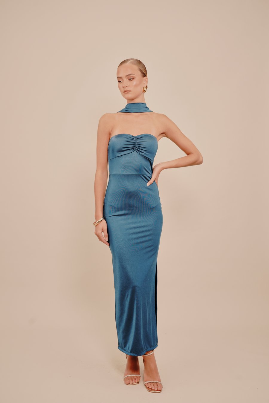 Платье WAL G. GOLDIE BANDEAU MAXI, Teal Blue/Blue-Grey
Платье WAL G. GOLDIE BANDEAU MAXI, Teal Blue/Blue-Grey