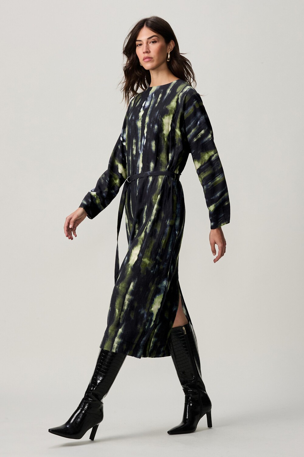 Платье миди с длинными рукавами и силуэтом «летучая мышь» Next, зеленый
Платье миди с длинными рукавами и силуэтом «летучая мышь» Next, зеленый