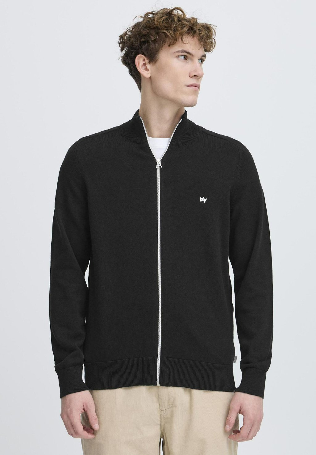 Кардиган KSEmil Kronstadt, черный
Кардиган KSEmil Kronstadt, черный