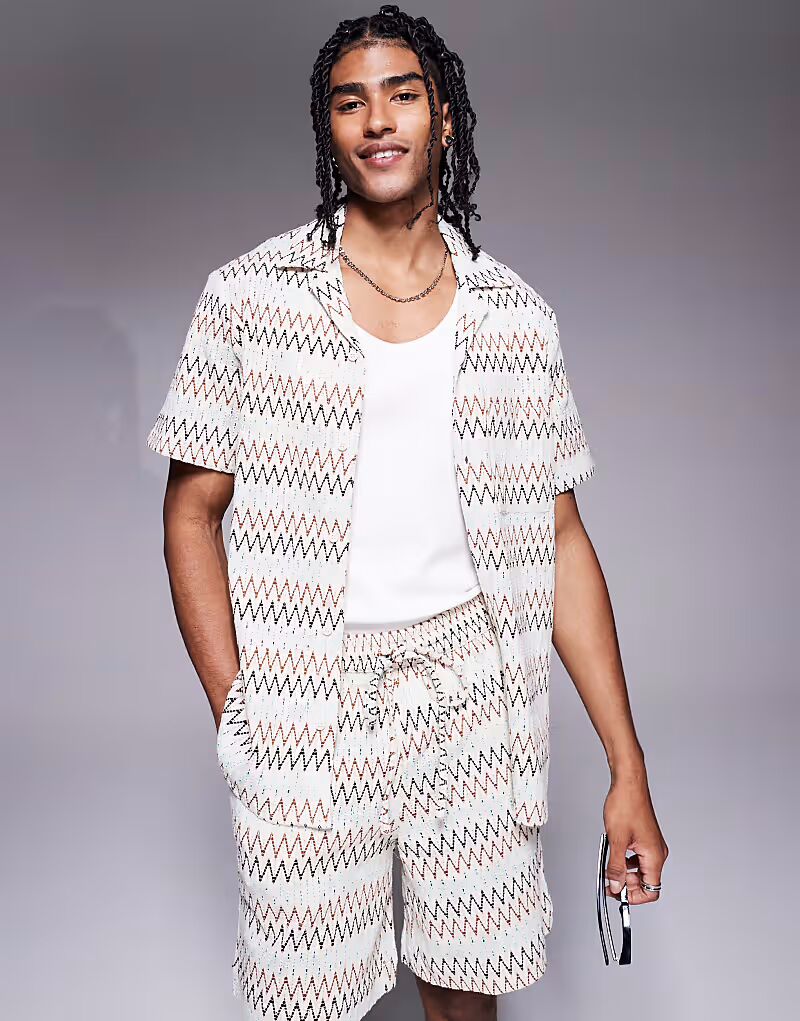 Пляжная рубашка South Beach с короткими рукавами в разноцветную зигзагообразную полоску
Пляжная рубашка South Beach с короткими рукавами в разноцветную зигзагообразную полоску