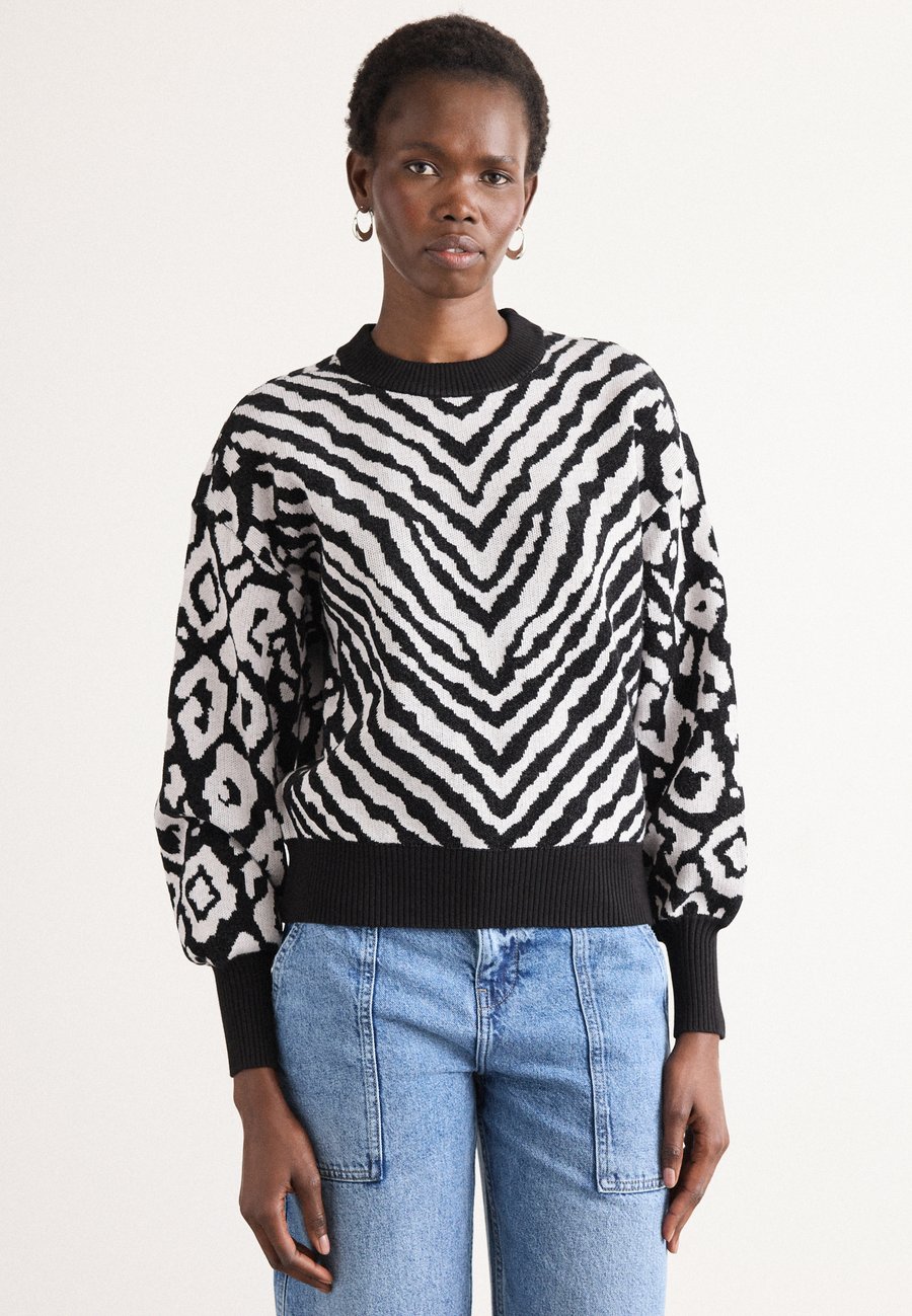 Джемпер DKNY MIXED ANIMAL FLOCKD SWEATER, Ivory/Black/Black
Джемпер DKNY MIXED ANIMAL FLOCKD SWEATER, Ivory/Black/Black