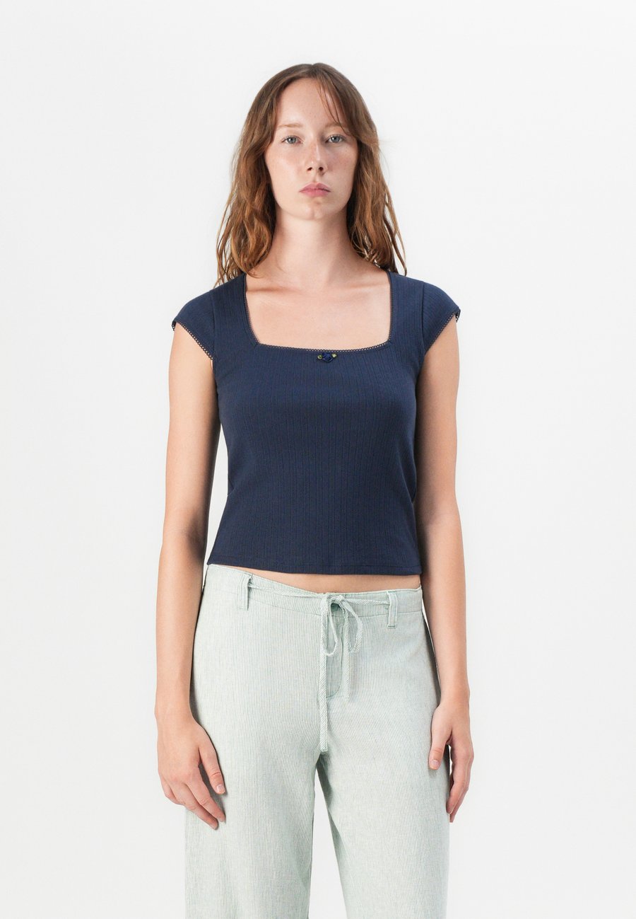 Футболка Hollister Co. SQUARE, Dark Blue, Синий, Футболка Hollister Co. SQUARE, Dark Blue
Футболка Hollister Co. SQUARE, Dark Blue, Синий, Футболка Hollister Co. SQUARE, Dark Blue