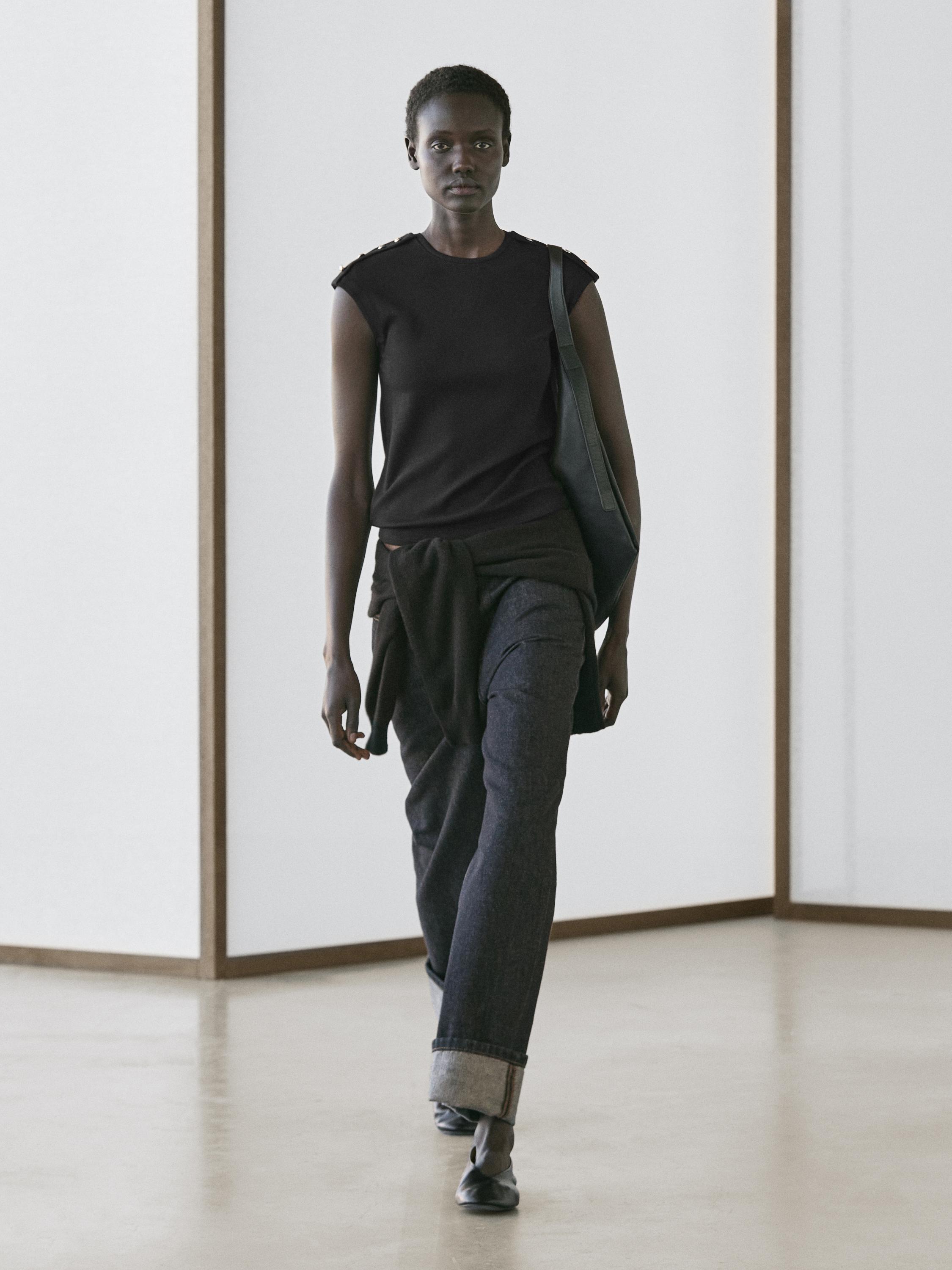 Футболка со спущенным плечом и деталями пуговиц Massimo Dutti, black, Черный, Футболка со спущенным плечом и деталями пуговиц Massimo Dutti, black
Футболка со спущенным плечом и деталями пуговиц Massimo Dutti, black, Черный, Футболка со спущенным плечом и деталями пуговиц Massimo Dutti, black