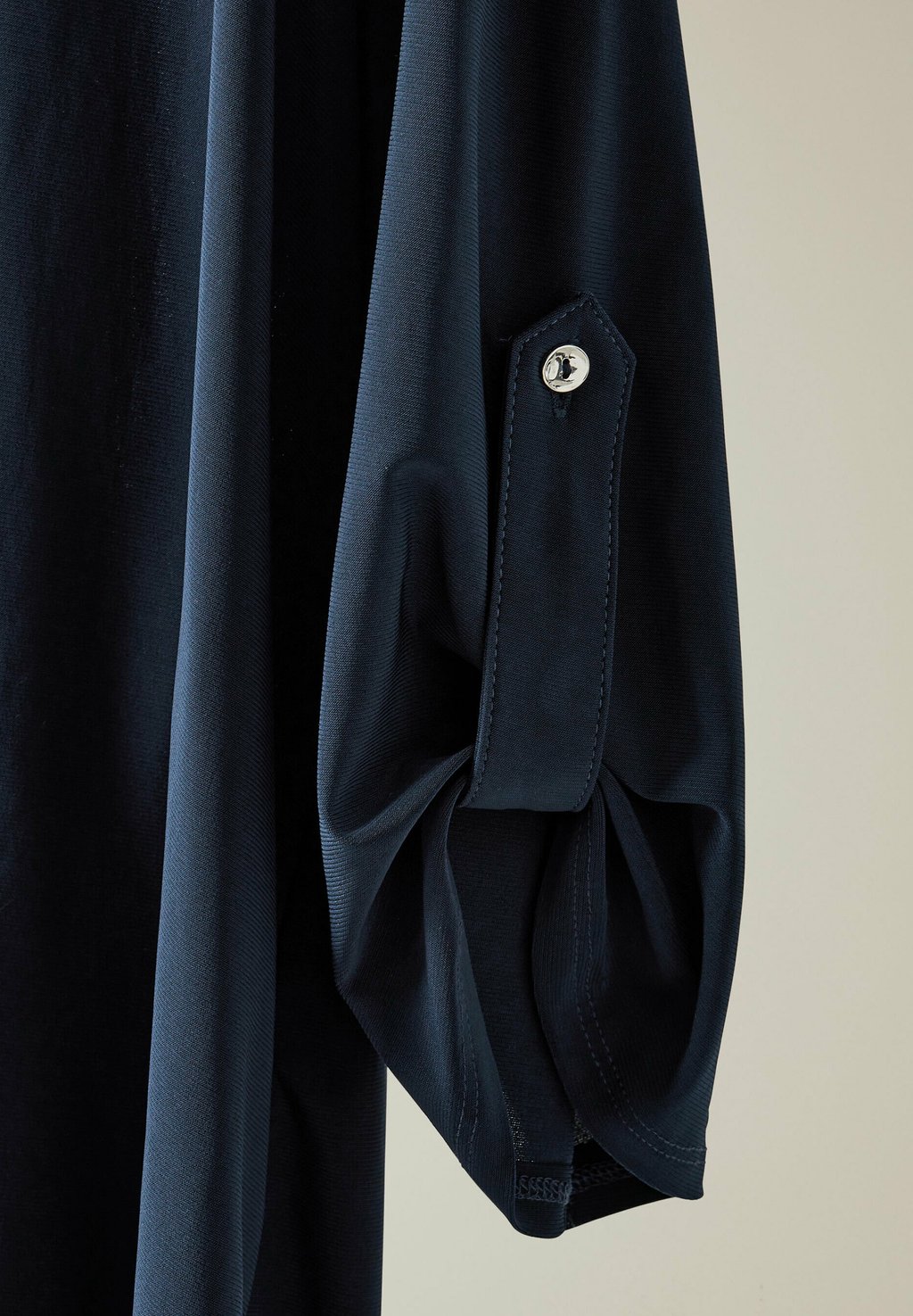 Блузка на пуговицах Evans, темно-синий
Блузка на пуговицах Evans, темно-синий