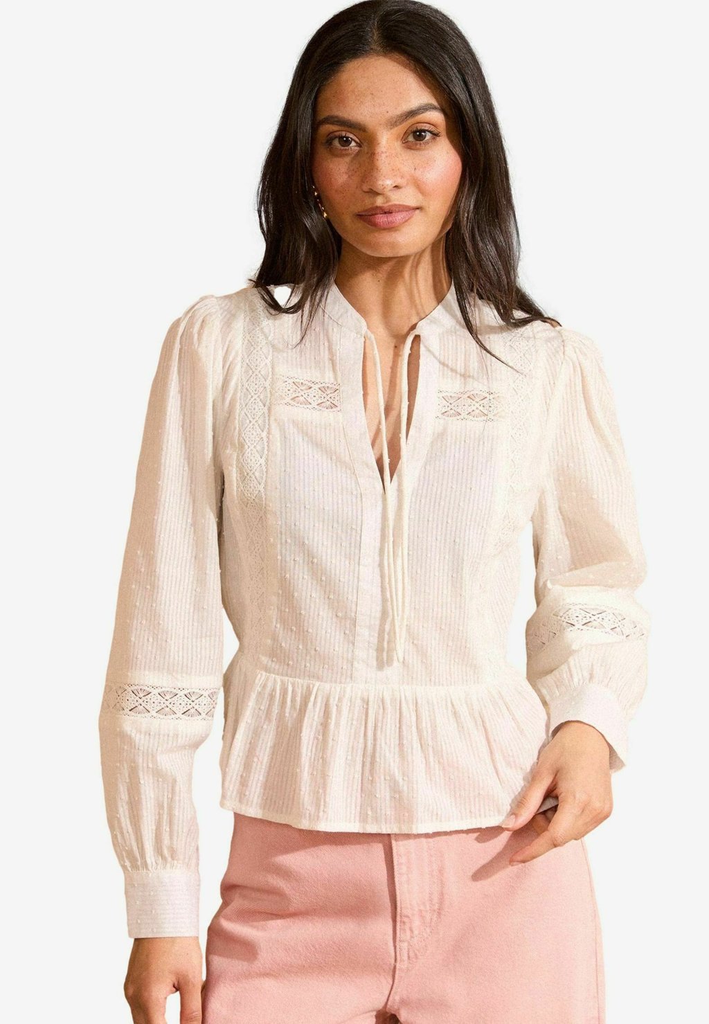 Блуза PETITE FIT - LONG SLEEVE DOBBY Love & Roses, белый
Блуза PETITE FIT - LONG SLEEVE DOBBY Love & Roses, белый