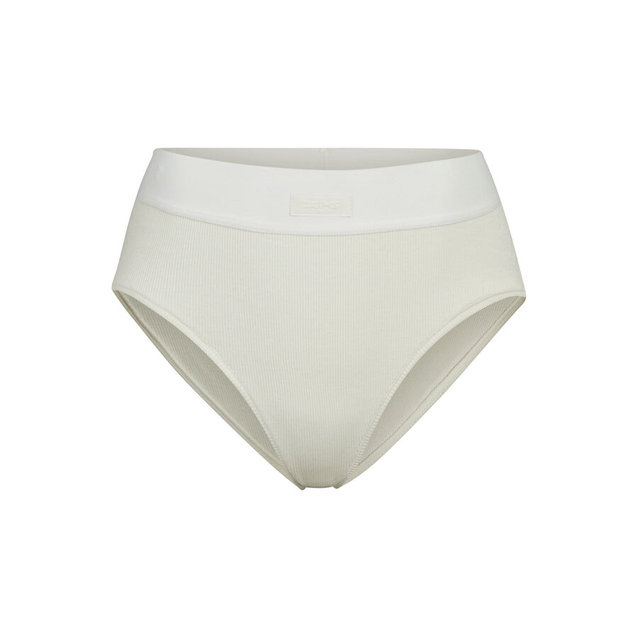 Трусы SKIMS Cotton Rib, цвет Bone
Трусы SKIMS Cotton Rib, цвет Bone