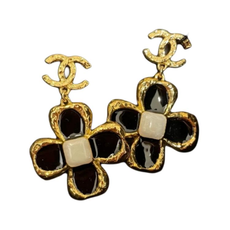 Серьги женские CHANEL
Серьги женские CHANEL