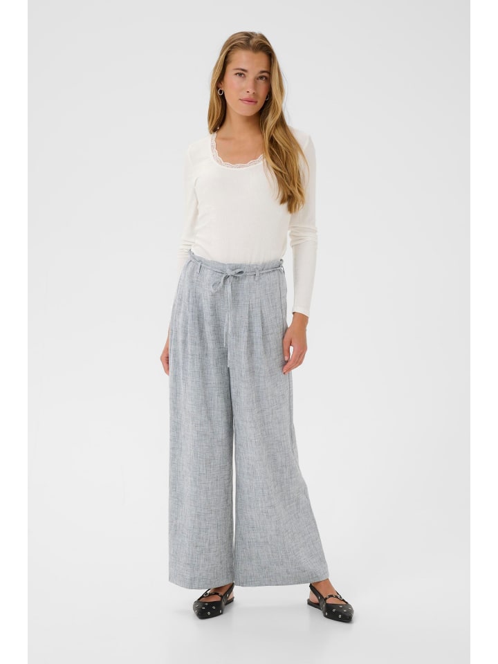 Kaffe Брюки KAderbya прямого кроя в светло-серую тонкую полоску
Kaffe Брюки KAderbya прямого кроя в светло-серую тонкую полоску